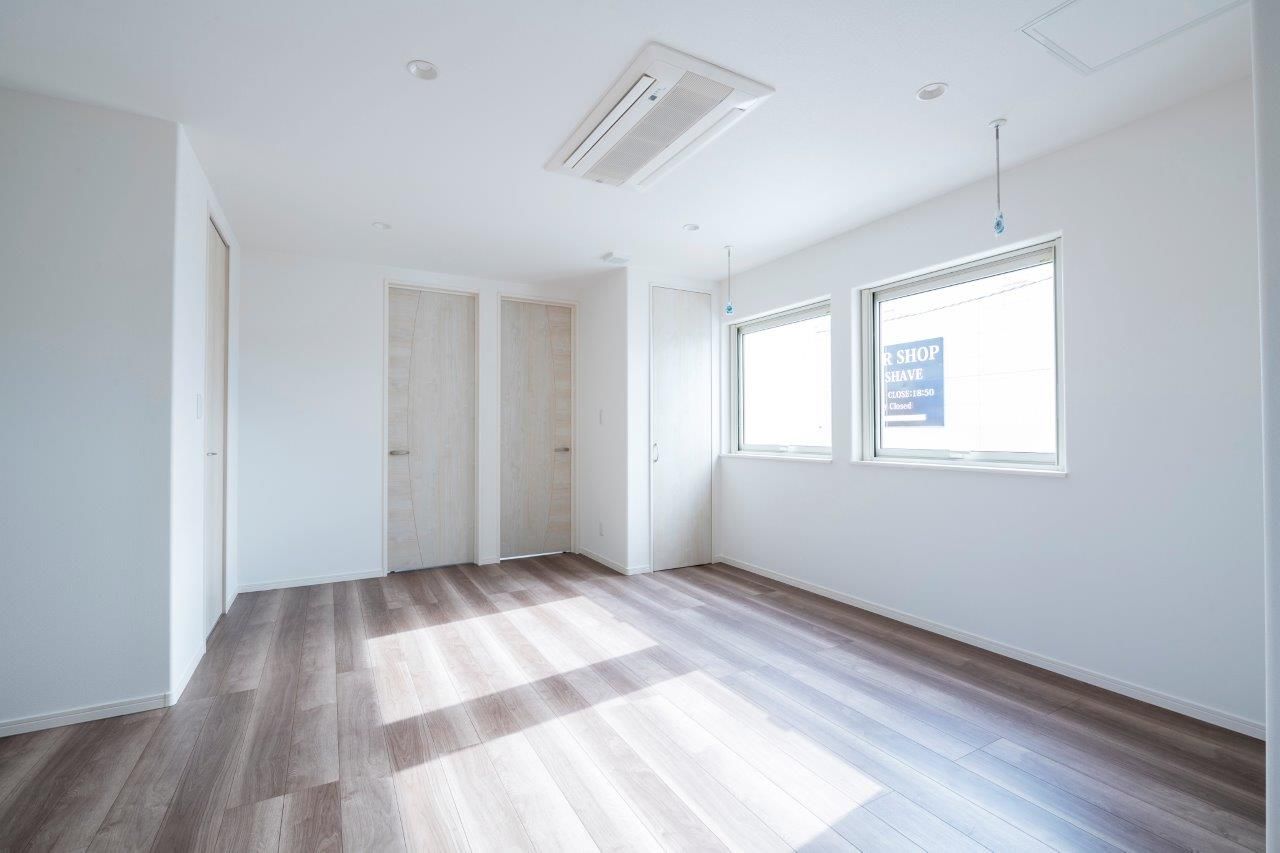 maida koumuten 【ビルトインガレージ/中庭/江別市/店舗併用/間取り】オープンキッチンから中庭を楽しめるこだわりの住まいの建築実例画像7