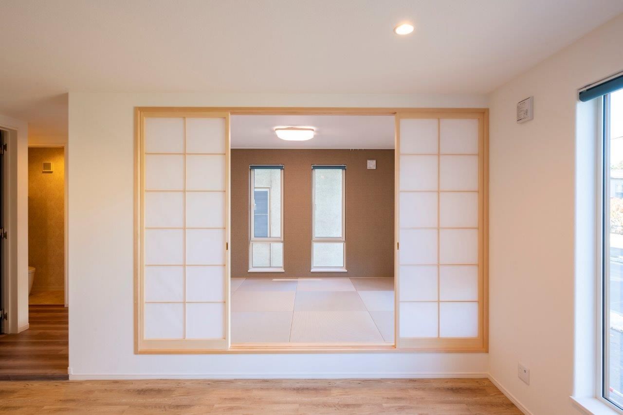 maida koumuten 【ビルトインガレージ/店舗併用住宅/カフェ風/３LDK間取り】和のエッセンスを散りばめた店舗併用住宅の建築実例画像3