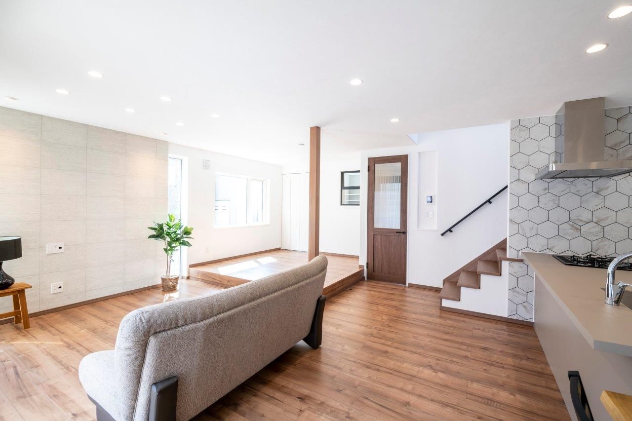 maida koumuten 【2000万円台/札幌市/床暖房/４LDK間取り】家事ラク動線とシンプルデザインを突き詰めた穏やかな住まいの建築実例画像2