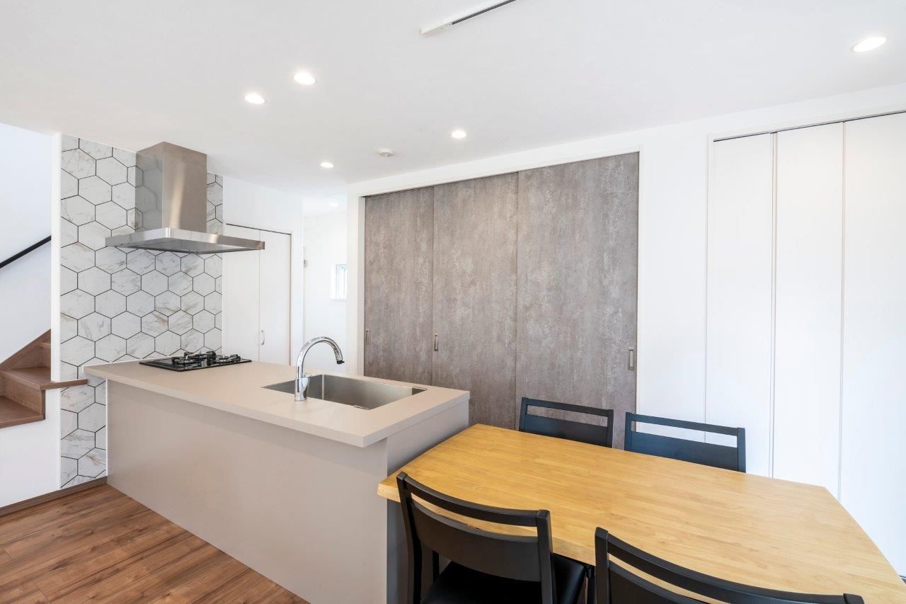 maida koumuten 【2000万円台/札幌市/床暖房/４LDK間取り】家事ラク動線とシンプルデザインを突き詰めた穏やかな住まいの建築実例画像4