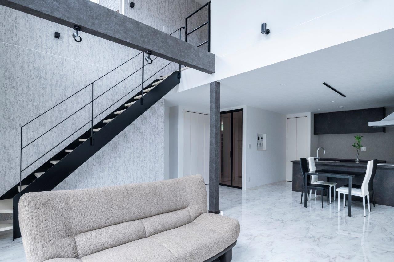 maida koumuten 【2000万円台/札幌市/床暖房/３LDK間取り】大きな窓とコンクリートテラスが特徴の開放的な住まいの建築実例画像6