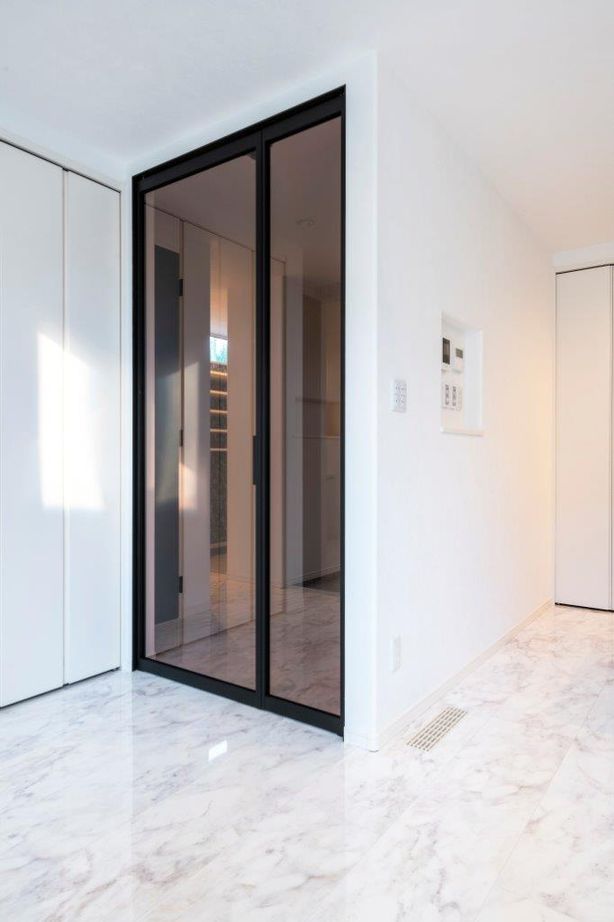 maida koumuten 【2000万円台/札幌市/床暖房/３LDK間取り】大きな窓とコンクリートテラスが特徴の開放的な住まいの建築実例画像8