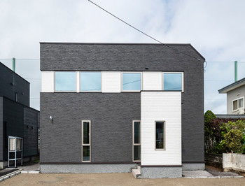 maida koumuten 【札幌市/2000万円台/４LDK間取り／スキップフロア】さりげなく個性が光る快適な家で理想の子育ての建築実例画像1