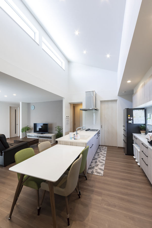 maida koumuten 【ビルドインガレージ×ZEH×平屋】妥協０のデザイン・経済性・暮しやすさ…愛犬も伸び伸びドッグラン付きの建築実例画像5