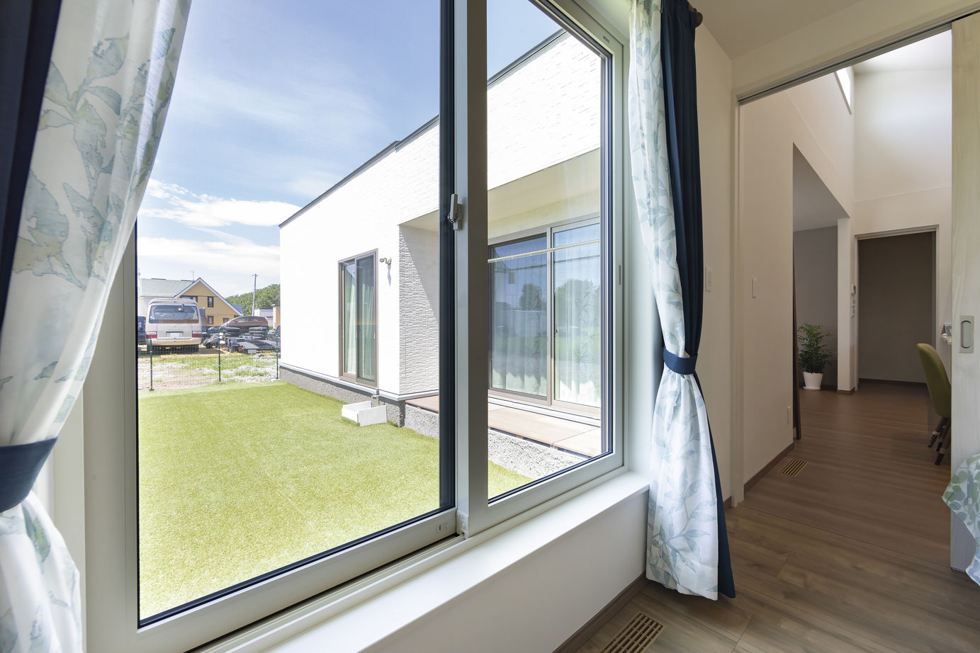 maida koumuten 【ビルドインガレージ×ZEH×平屋】妥協０のデザイン・経済性・暮しやすさ…愛犬も伸び伸びドッグラン付きの建築実例画像7