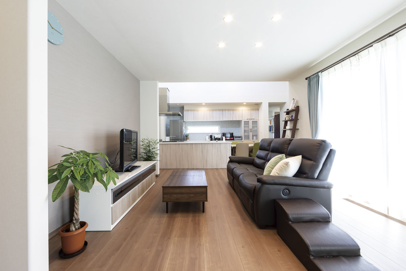 maida koumuten 【ビルドインガレージ×ZEH×平屋】妥協０のデザイン・経済性・暮しやすさ…愛犬も伸び伸びドッグラン付きの建築実例画像8