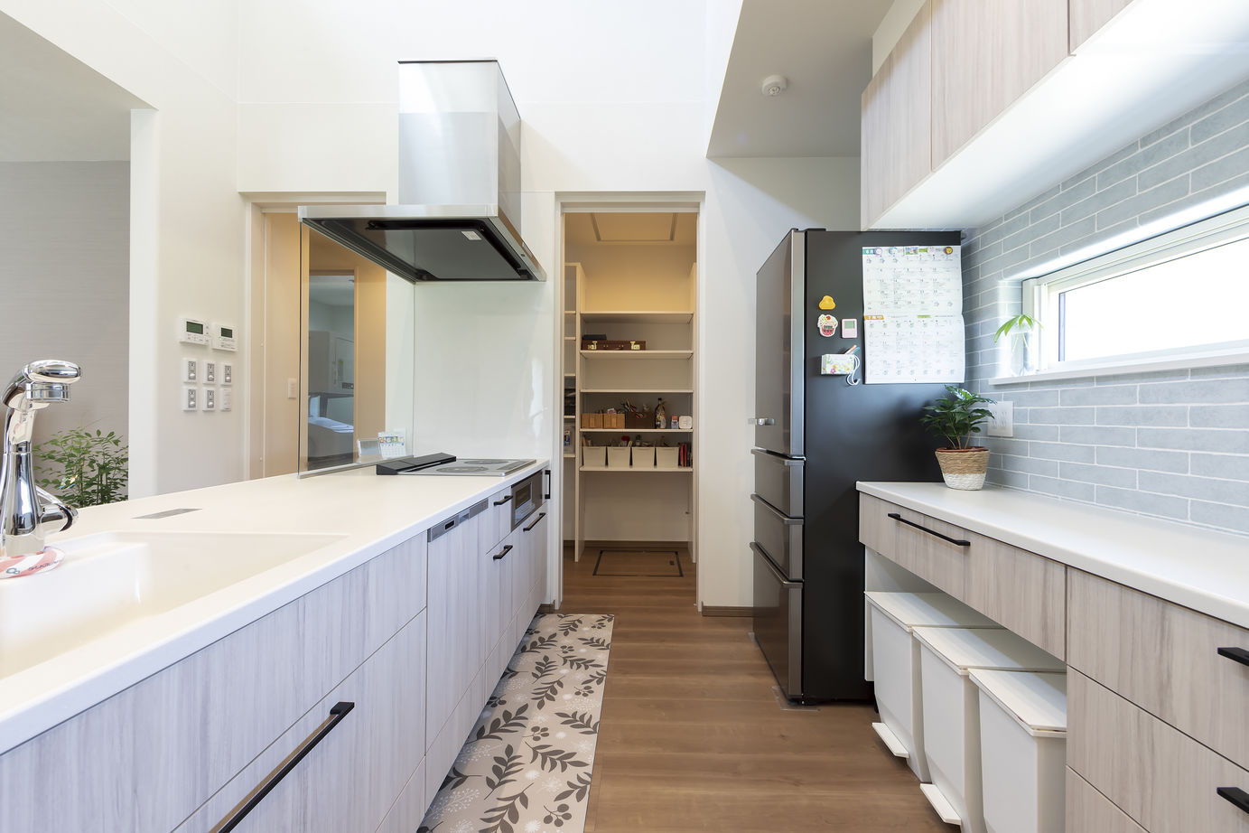 maida koumuten 【ビルドインガレージ×ZEH×平屋】妥協０のデザイン・経済性・暮しやすさ…愛犬も伸び伸びドッグラン付きの建築実例画像10