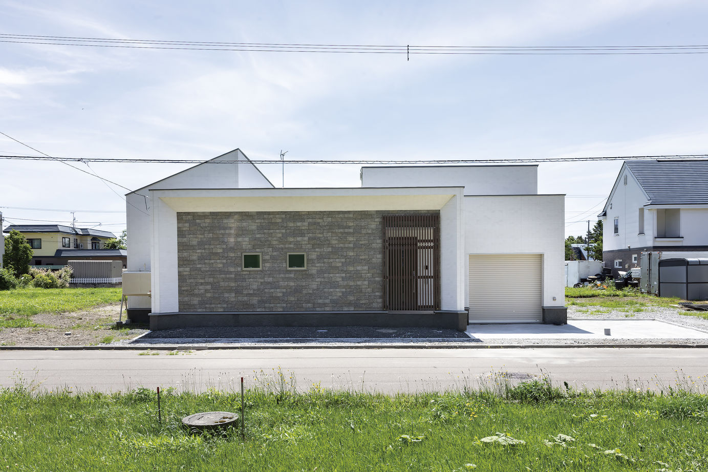 maida koumuten 【ビルドインガレージ×ZEH×平屋】妥協０のデザイン・経済性・暮しやすさ…愛犬も伸び伸びドッグラン付きの建築実例画像12