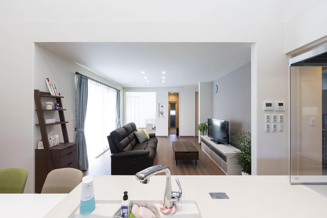 maida koumuten 【ビルドインガレージ×ZEH×平屋】妥協０のデザイン・経済性・暮しやすさ…愛犬も伸び伸びドッグラン付きの建築実例画像13