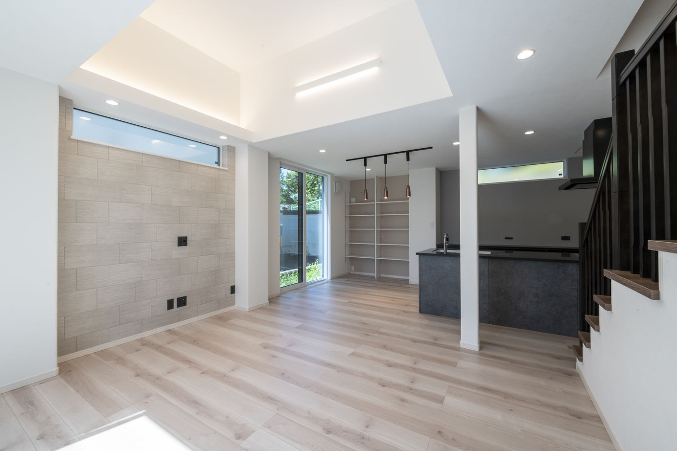 maida koumuten 【札幌市/2000万円台/家事動線/３LDK間取り】縦空間が特徴的な生活動線が考えられたデザイン住宅の建築実例画像2