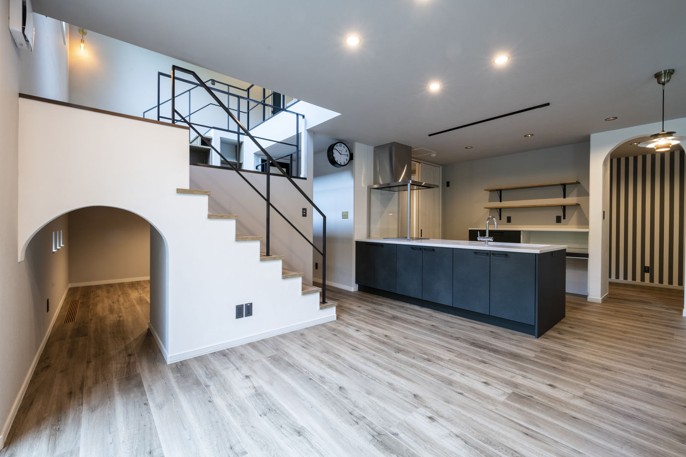 maida koumuten 【札幌市/3000万円台/間取り】お施主様こだわりのスキップフロアと造作階段があるお家の建築実例画像3