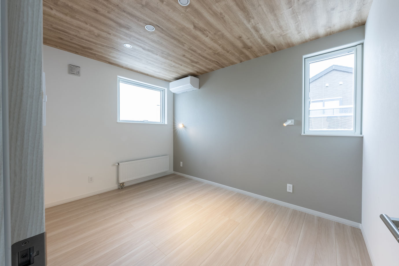 maida koumuten 【札幌市/2000万円台/４LDK間取り】リビングの二本柱が特徴的な白を基調とした温かみのある家の建築実例画像7