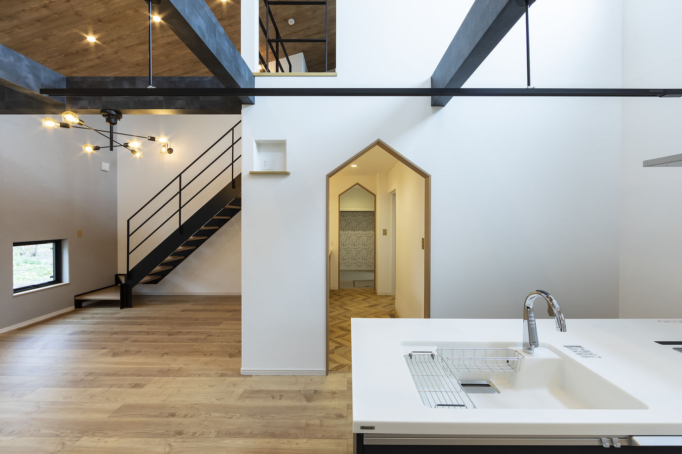 maida koumuten 【札幌市/2000万円台/間取り/吹抜け】吹き抜けで開放的なカフェ風住宅の建築実例画像3