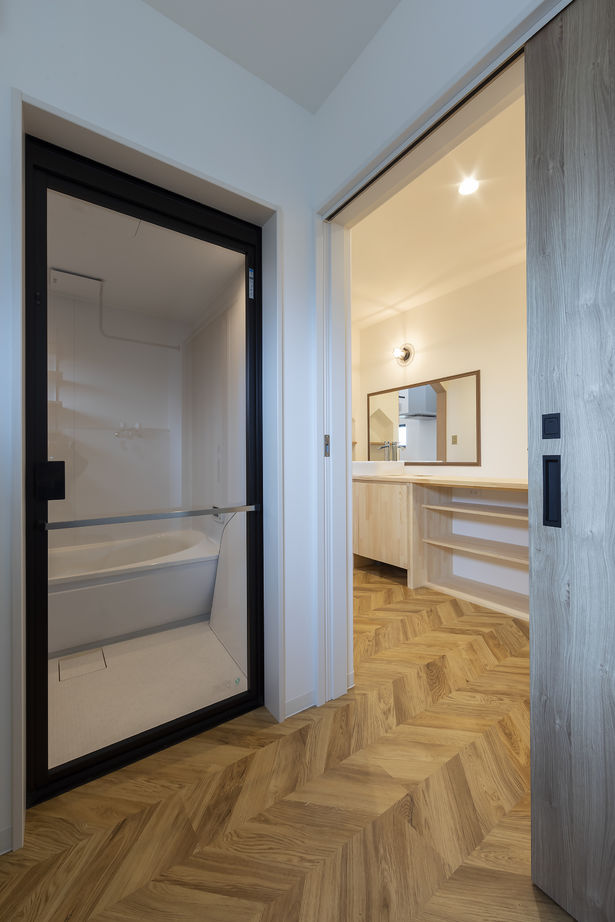 maida koumuten 【札幌市/2000万円台/間取り/吹抜け】吹き抜けで開放的なカフェ風住宅の建築実例画像8