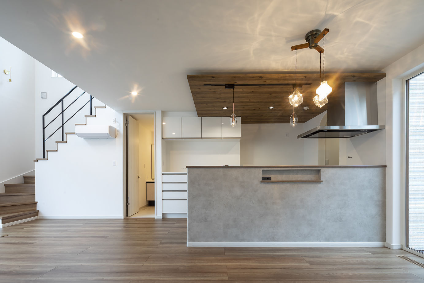 maida koumuten 【札幌市/2000万円台/４LDK間取り/吹抜け/書斎】木のぬくもりを感じる和モダンな住まいの建築実例画像2