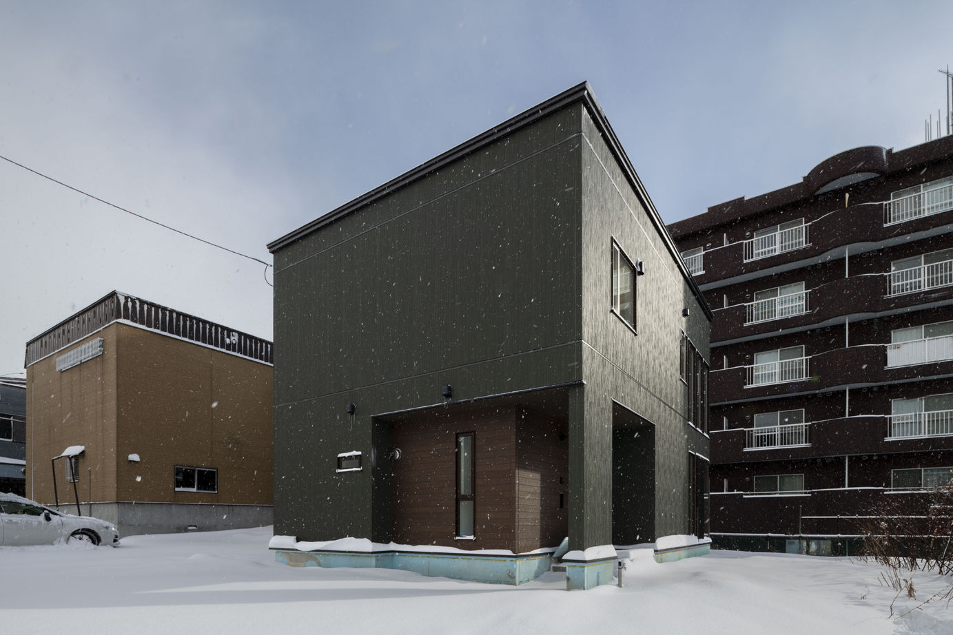 maida koumuten 【小樽市/3000万円台/間取り】大きな吹き抜けとたくさんの窓から陽光が差し込む、ぬくもりのある住まいの建築実例画像