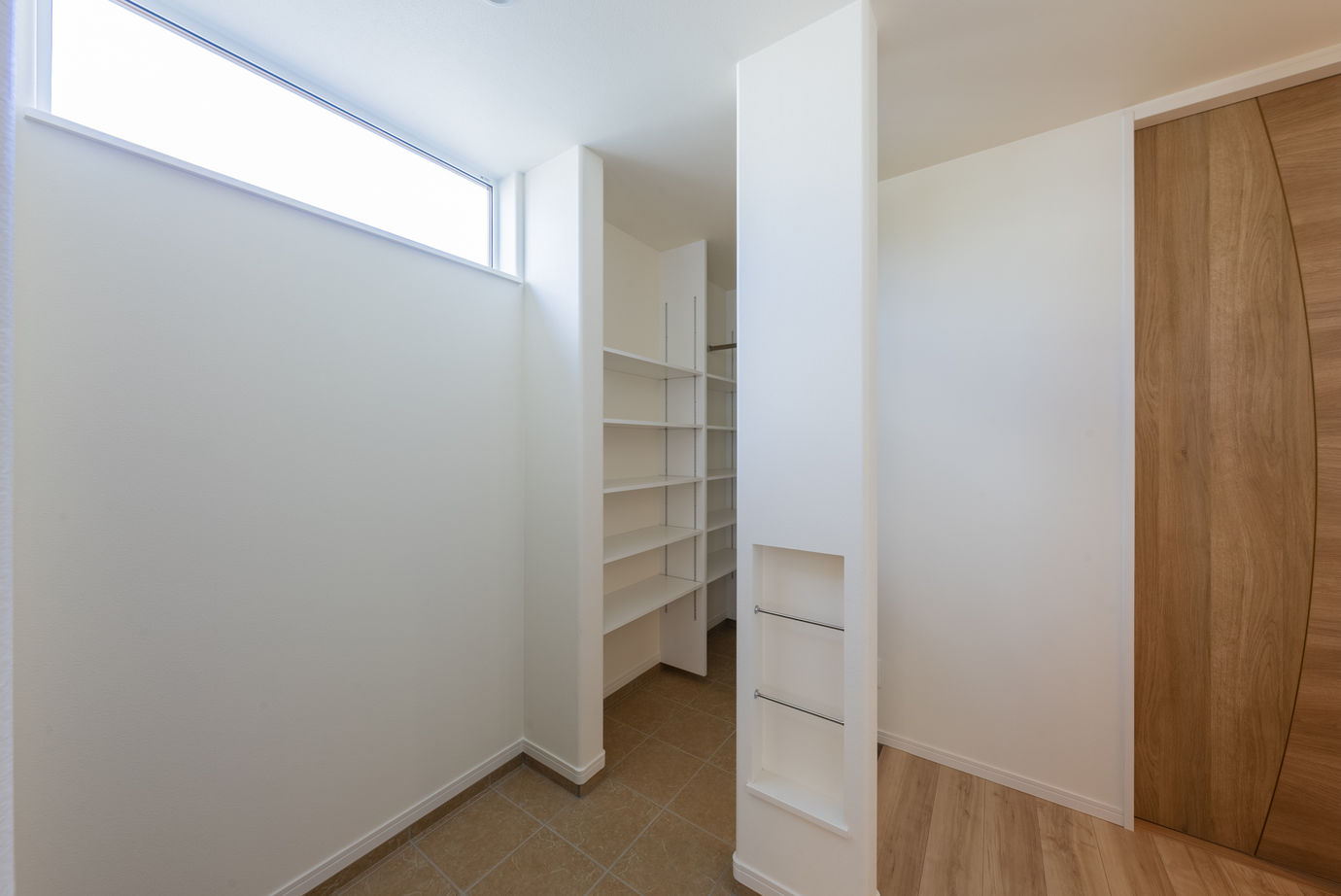 maida koumuten 【札幌市/2000万円台/間取り/家事ラク】階段下におこもりスペースがあるお家の建築実例画像7