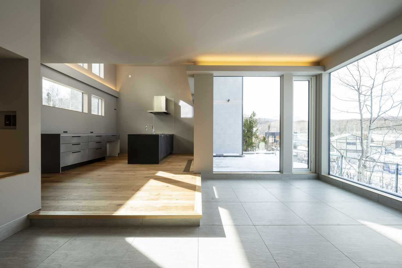 maida koumuten 【札幌市/全館空調】見晴らしのよい高台に佇む、景色に溶け込む住まいの建築実例画像