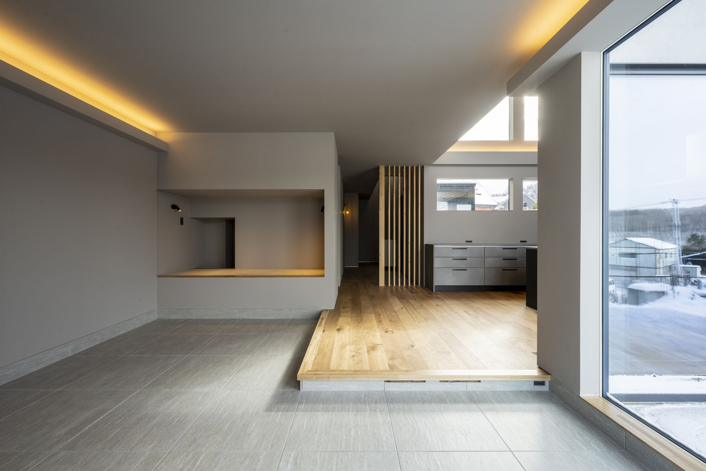 maida koumuten 【札幌市/全館空調】見晴らしのよい高台に佇む、景色に溶け込む住まいの建築実例画像2