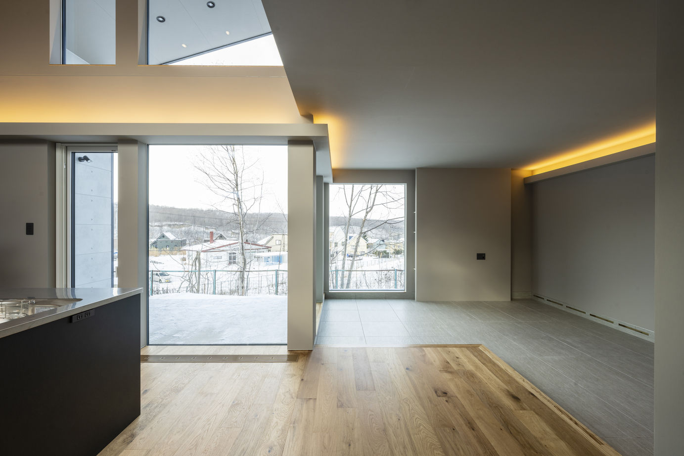 maida koumuten 【札幌市/全館空調】見晴らしのよい高台に佇む、景色に溶け込む住まいの建築実例画像3