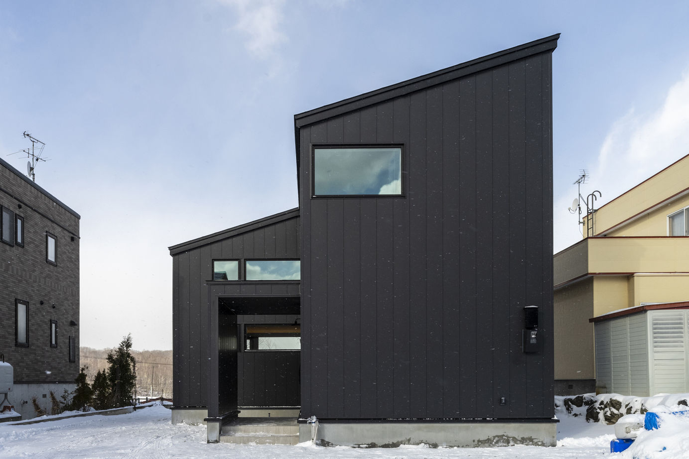 maida koumuten 【札幌市/全館空調】見晴らしのよい高台に佇む、景色に溶け込む住まいの建築実例画像5