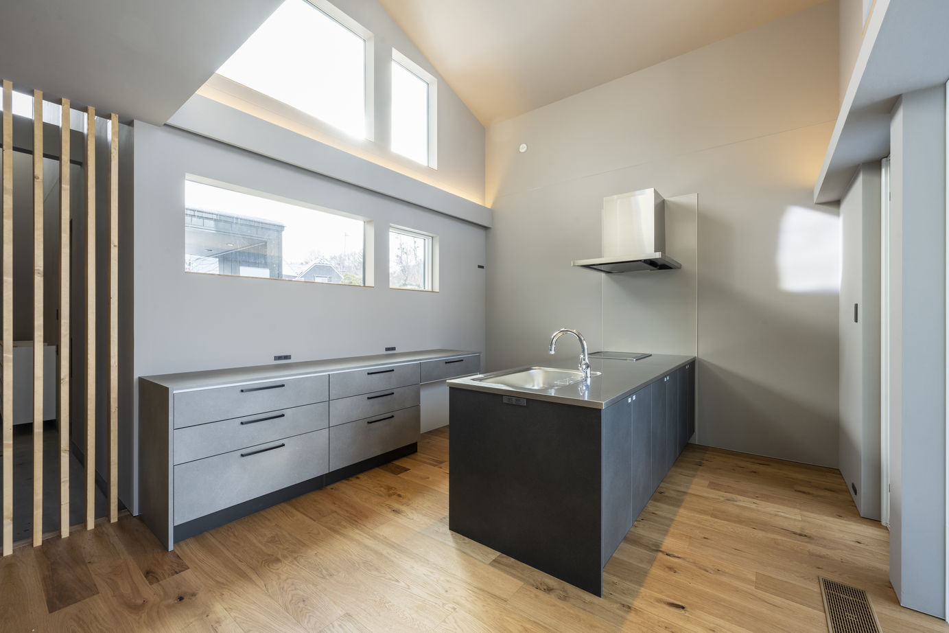 maida koumuten 【札幌市/全館空調】見晴らしのよい高台に佇む、景色に溶け込む住まいの建築実例画像7