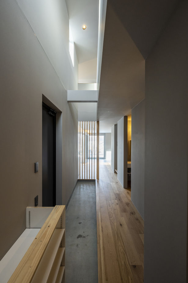 maida koumuten 【札幌市/全館空調】見晴らしのよい高台に佇む、景色に溶け込む住まいの建築実例画像9