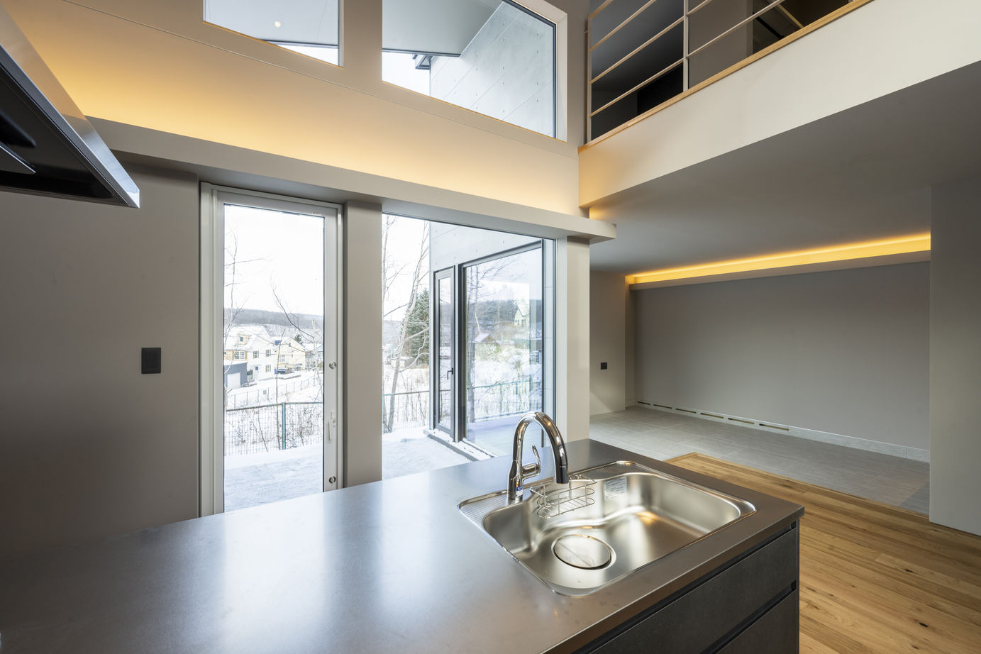 maida koumuten 【札幌市/全館空調】見晴らしのよい高台に佇む、景色に溶け込む住まいの建築実例画像10