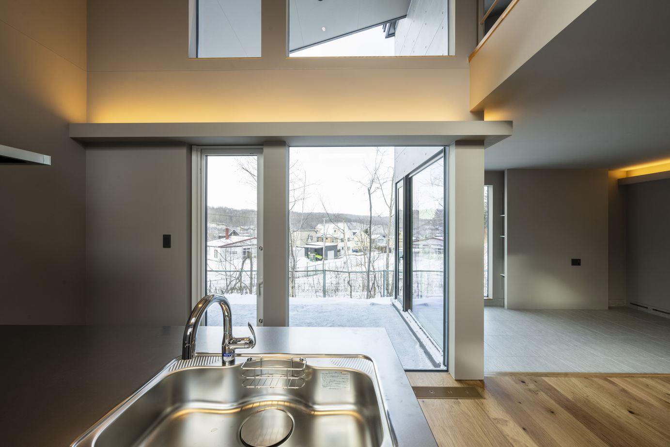 maida koumuten 【札幌市/全館空調】見晴らしのよい高台に佇む、景色に溶け込む住まいの建築実例画像15