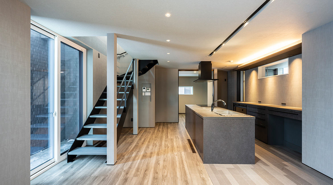 maida koumuten 【札幌市/ダクトレス全館空調/3000万円台】お洒落なアイランドキッチン。ホテルライクな寛ぎ感ある住まいの建築実例画像3