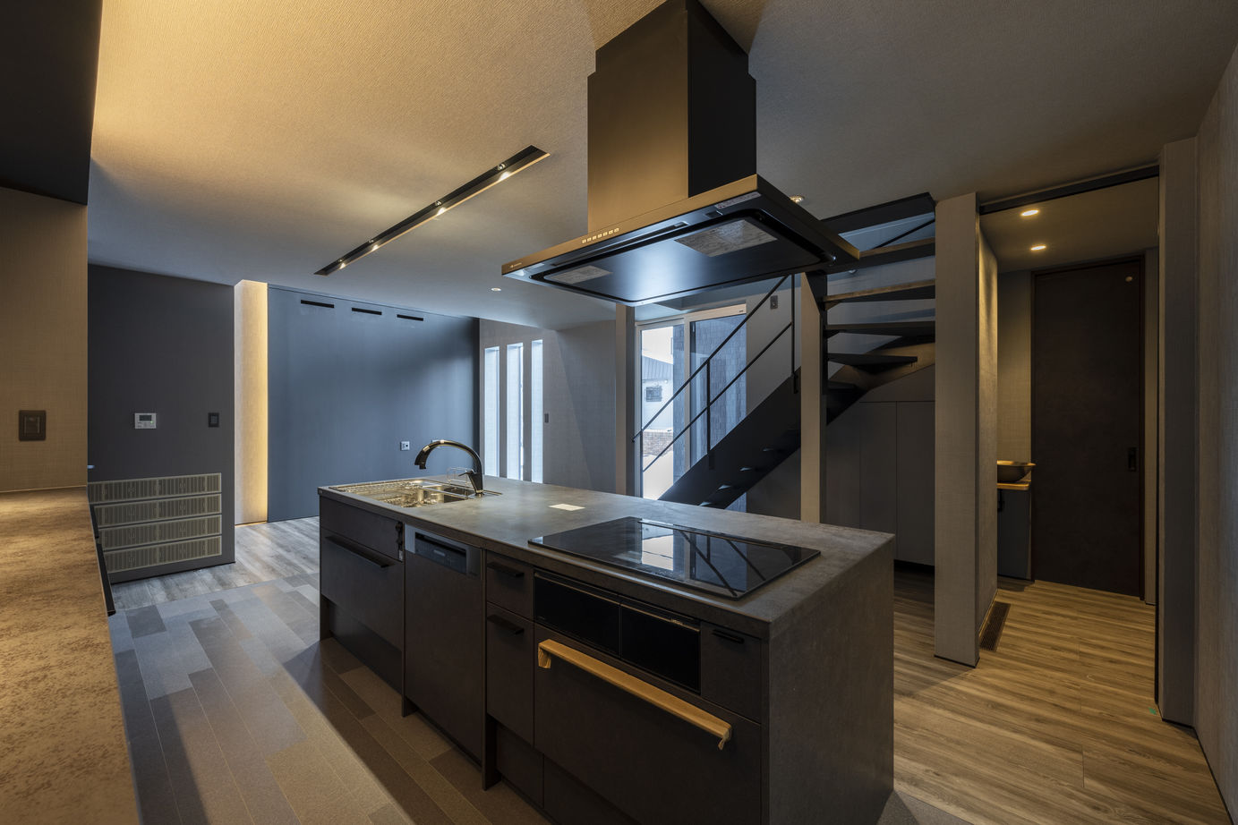 maida koumuten 【札幌市/ダクトレス全館空調/3000万円台】お洒落なアイランドキッチン。ホテルライクな寛ぎ感ある住まいの建築実例画像5