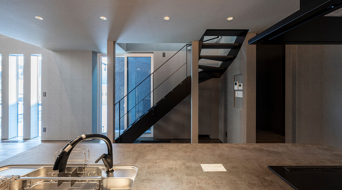 maida koumuten 【札幌市/ダクトレス全館空調/3000万円台】お洒落なアイランドキッチン。ホテルライクな寛ぎ感ある住まいの建築実例画像10