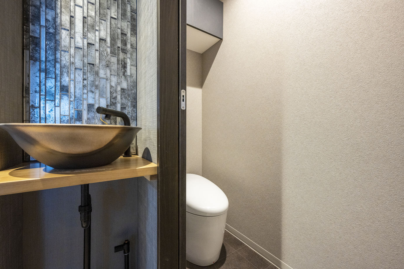 maida koumuten 【札幌市/ダクトレス全館空調/3000万円台】お洒落なアイランドキッチン。ホテルライクな寛ぎ感ある住まいの建築実例画像13