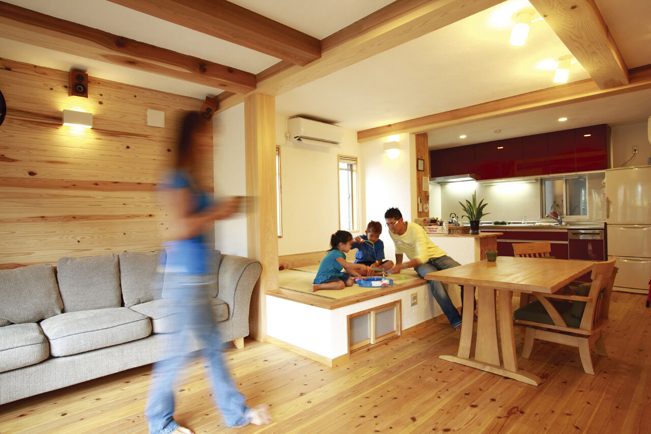 陽の木ホーム 【3000万円台/30坪/狭小地3階建て/ビルトインガレージ】木造3階建てで柱・梁をあらわしにした天然木の家の建築実例画像2