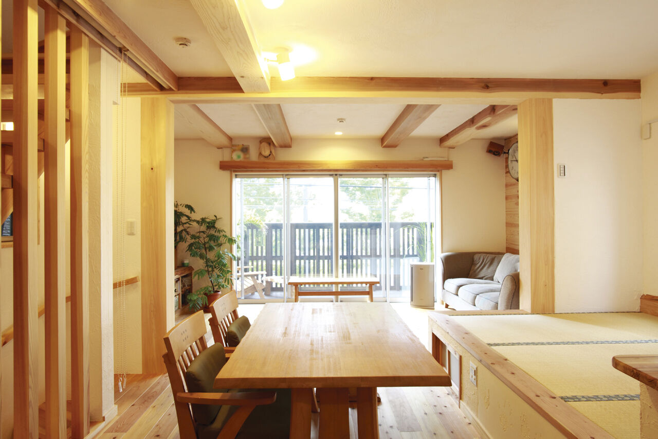 陽の木ホーム 【3000万円台/30坪/狭小地3階建て/ビルトインガレージ】木造3階建てで柱・梁をあらわしにした天然木の家の建築実例画像3