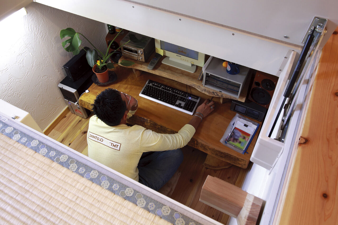 陽の木ホーム 【3000万円台/30坪/狭小地3階建て/ビルトインガレージ】木造3階建てで柱・梁をあらわしにした天然木の家の建築実例画像5