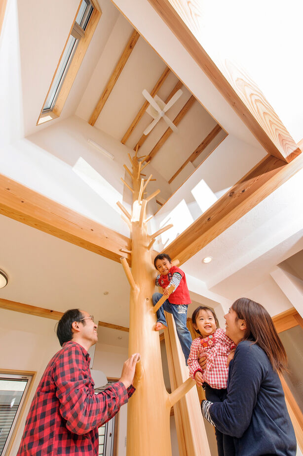 陽の木ホーム 【3000万円台/28坪/大黒柱/自然素材】枝を伝って登れる天然木の柱を真ん中に、ワクワクと子育てを楽しむ家の建築実例画像8