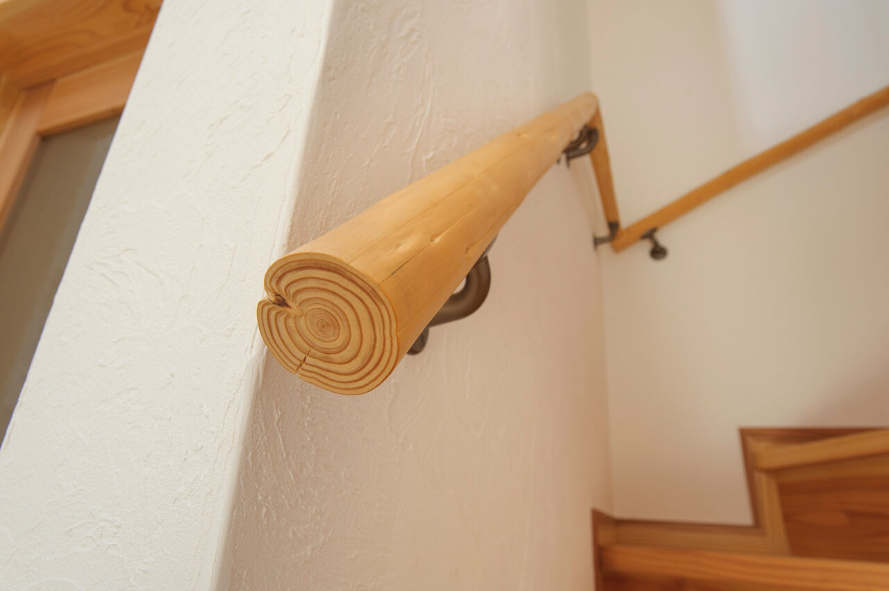 陽の木ホーム 【3000万円台/28坪/大黒柱/自然素材】枝を伝って登れる天然木の柱を真ん中に、ワクワクと子育てを楽しむ家の建築実例画像9