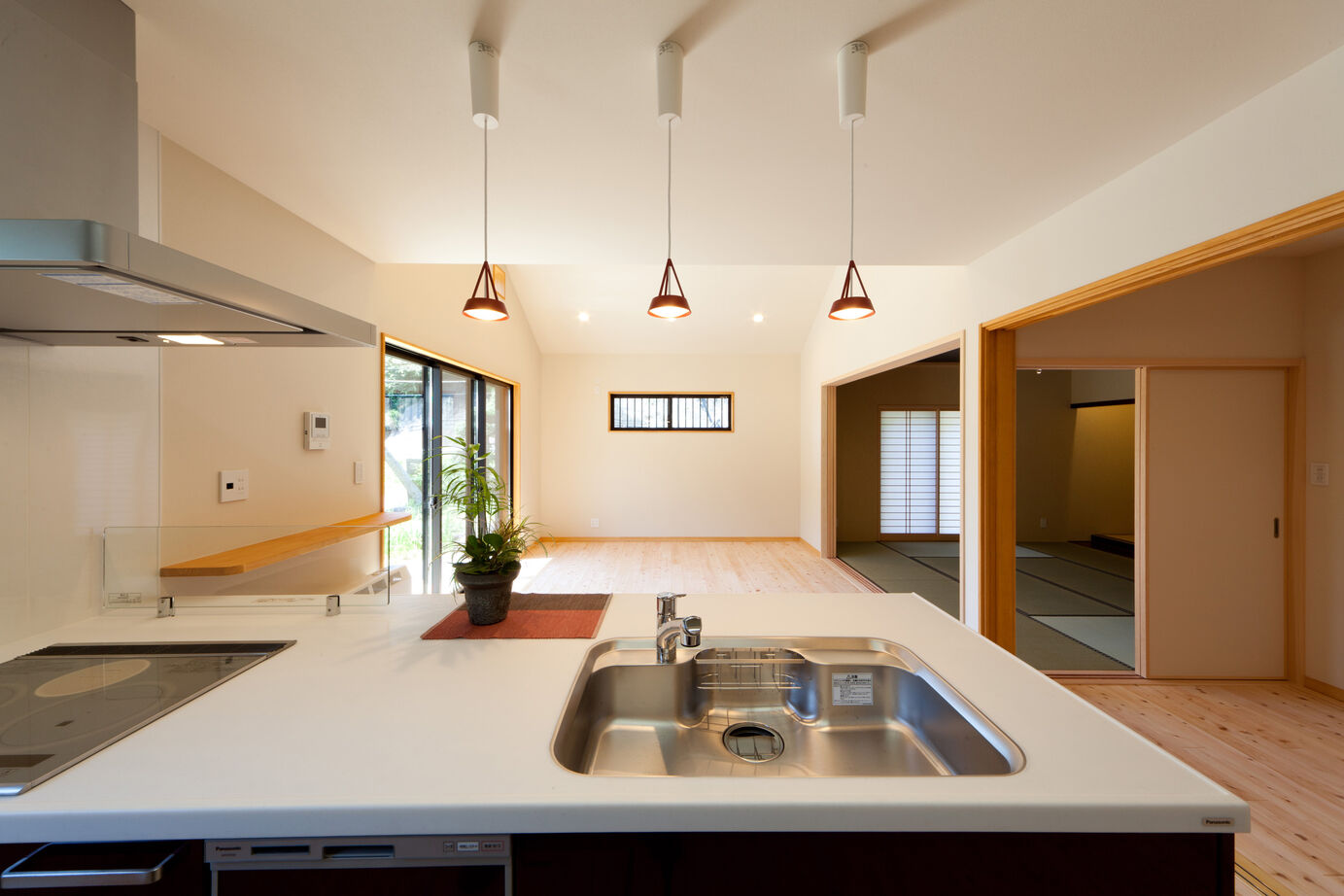 【平塚・大磯・二宮で建てる】空創工房 【平屋／延床27.5坪】プライバシーの保護、寝室の位置、平屋づくりに活きる女性目線の間取りと設計の建築実例画像4