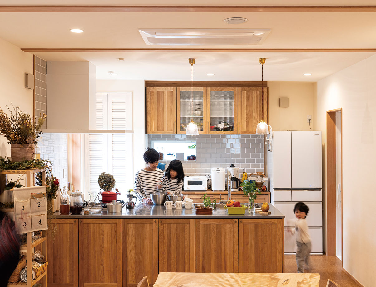 ひのき乃工房　ムクヤホーム 【30坪台/間取り/ビルトインガレージ/吹き抜け】カラマツの無垢材が温かみのある空間をつくるの建築実例画像1