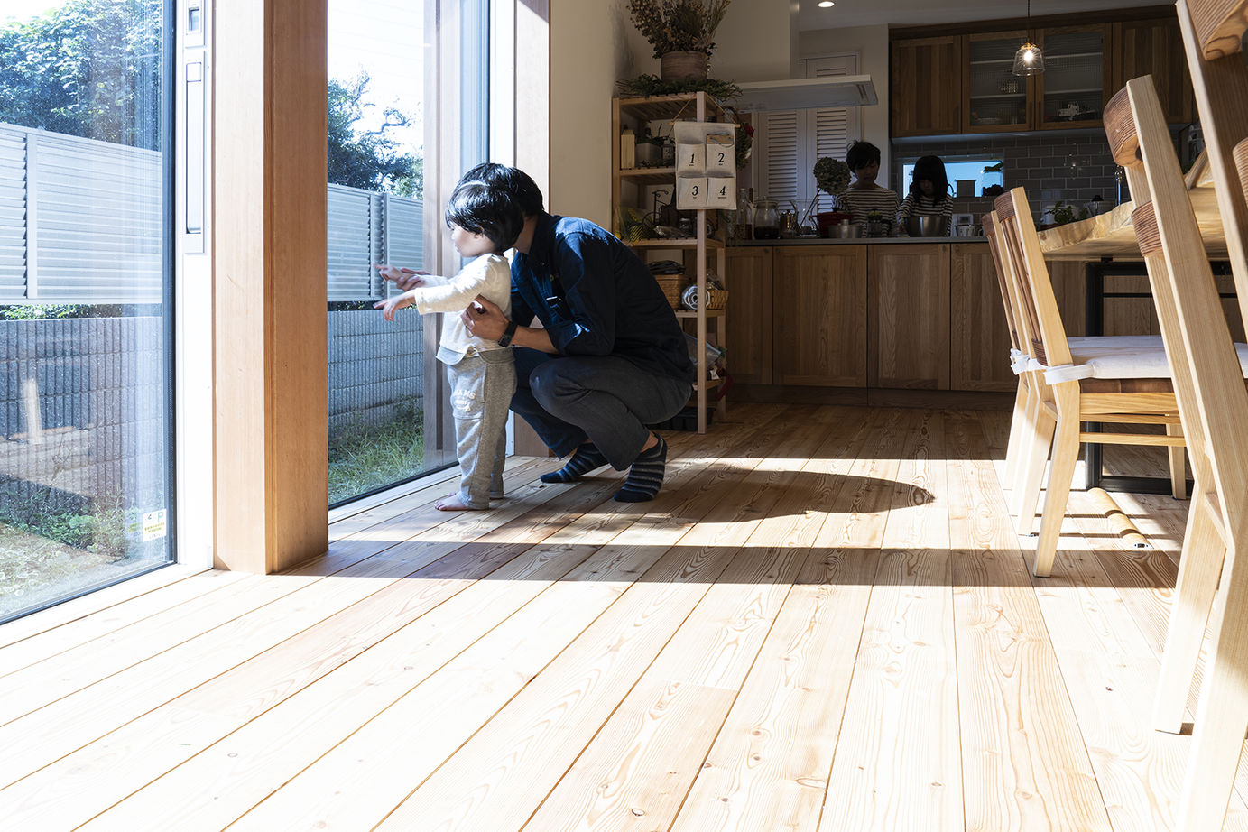 ひのき乃工房　ムクヤホーム 【30坪台/間取り/ビルトインガレージ/吹き抜け】カラマツの無垢材が温かみのある空間をつくるの建築実例画像4