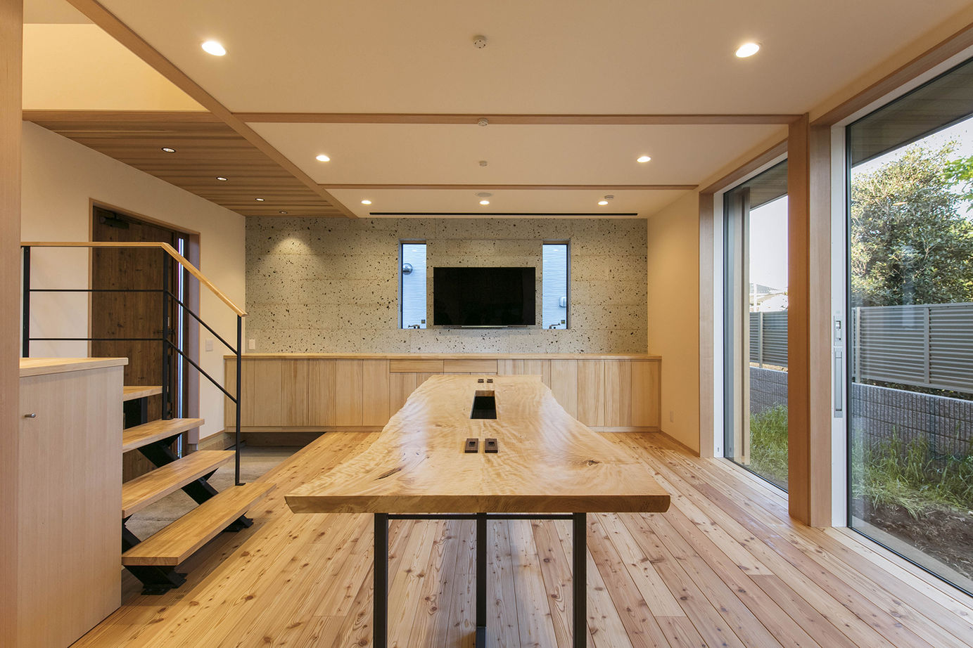 ひのき乃工房　ムクヤホーム 【30坪台/間取り/ビルトインガレージ/吹き抜け】カラマツの無垢材が温かみのある空間をつくるの建築実例画像6
