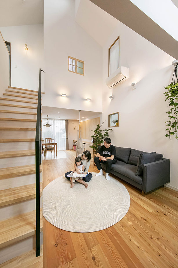 ひのき乃工房　ムクヤホーム 【2000万円台/20坪台/間取り/狭小/ウッドデッキ】高さ5.5mの吹き抜けの解放感と自然素材が心地よい注文住宅の建築実例画像4