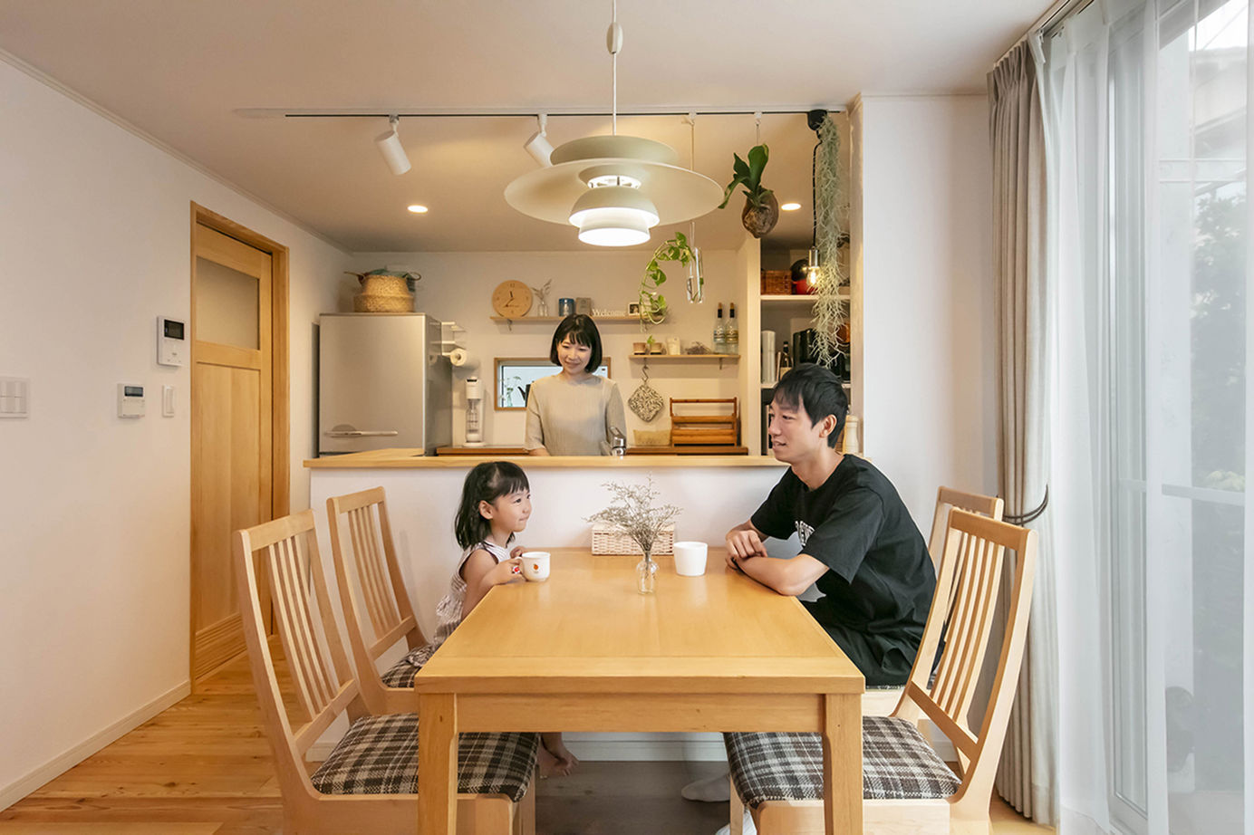 ひのき乃工房　ムクヤホーム 【2000万円台/20坪台/間取り/狭小/ウッドデッキ】高さ5.5mの吹き抜けの解放感と自然素材が心地よい注文住宅の建築実例画像6