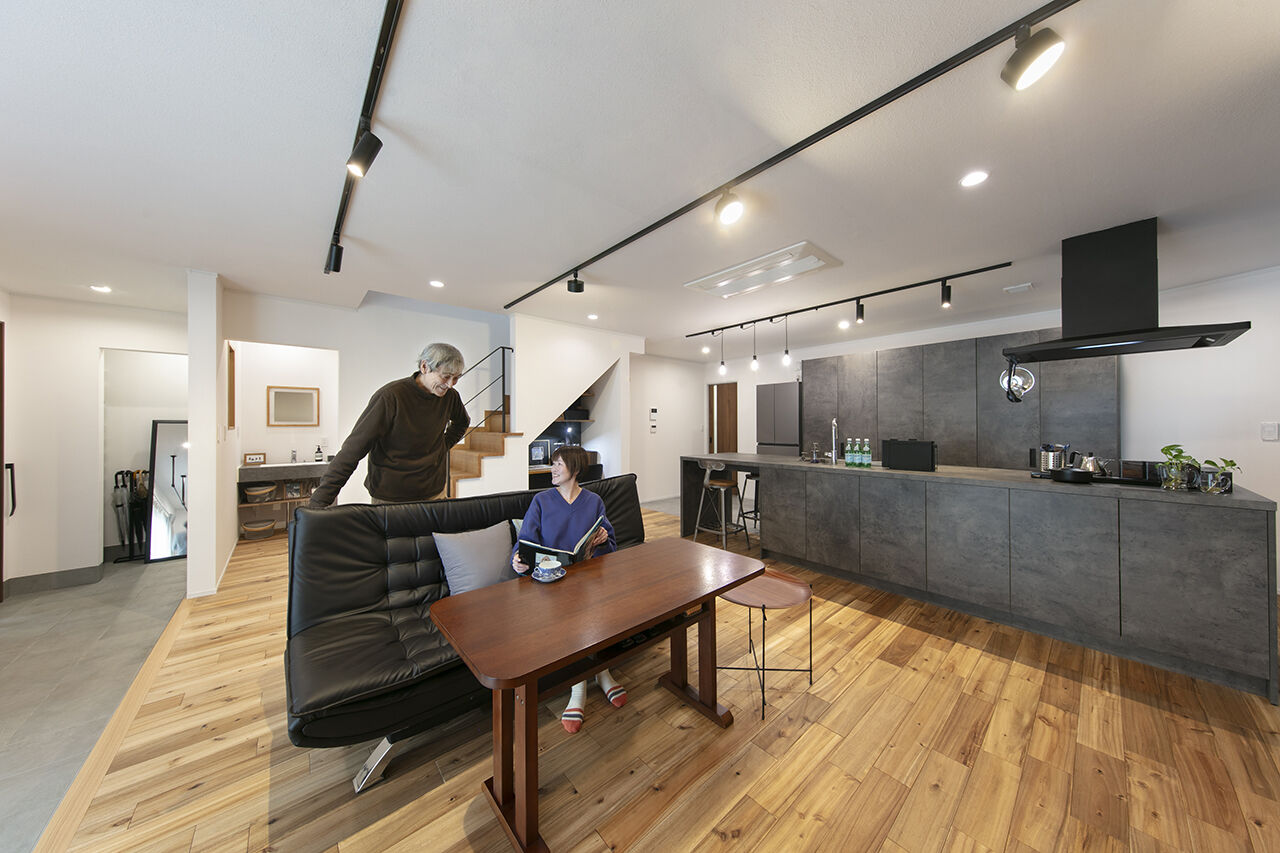 ひのき乃工房　ムクヤホーム 【土間／収納充実／間取図】土間とつながる開放的な間取りも高い断熱性能と自然素材で快適！の建築実例画像