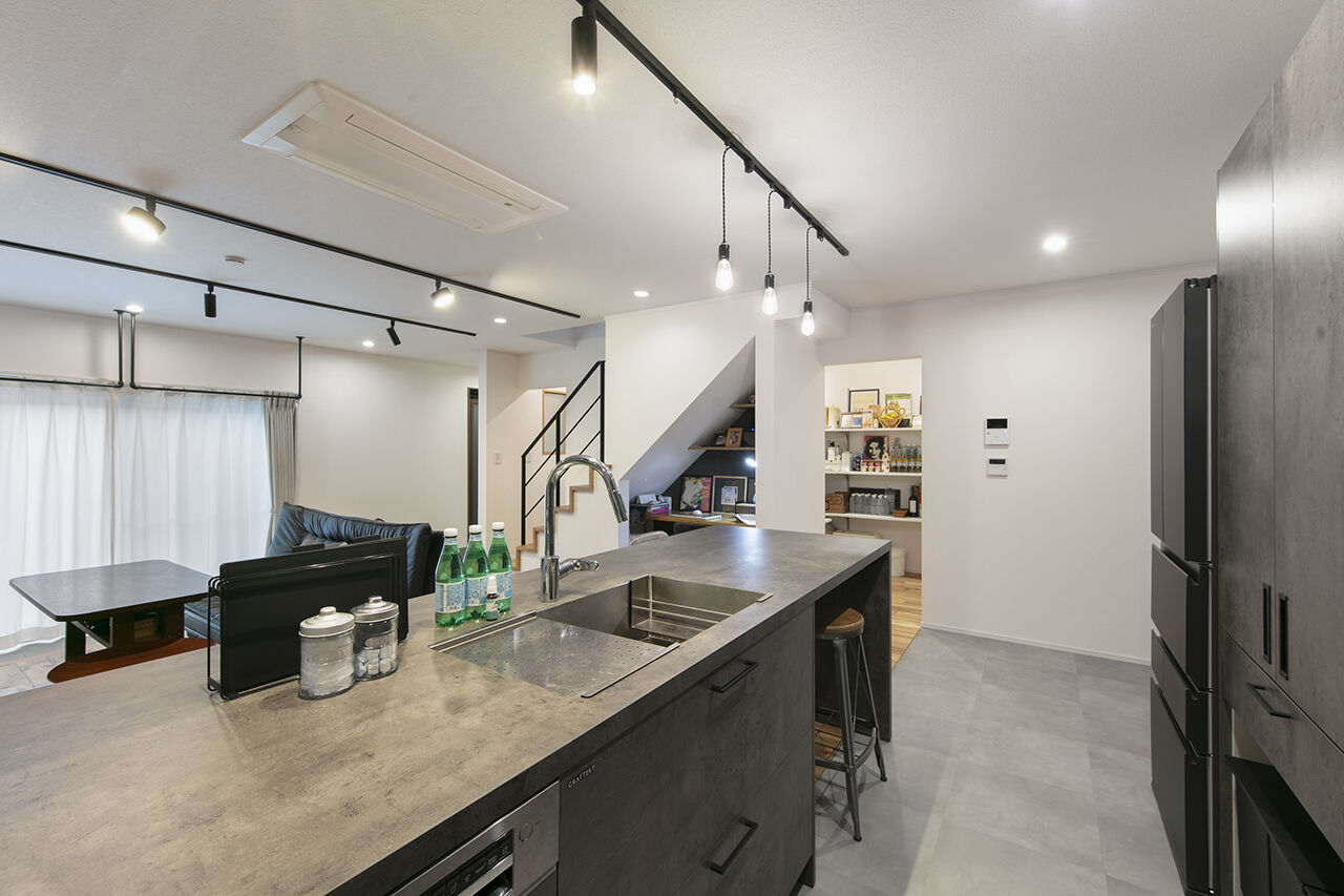 ひのき乃工房　ムクヤホーム 【土間／収納充実／間取図】土間とつながる開放的な間取りも高い断熱性能と自然素材で快適！の建築実例画像6