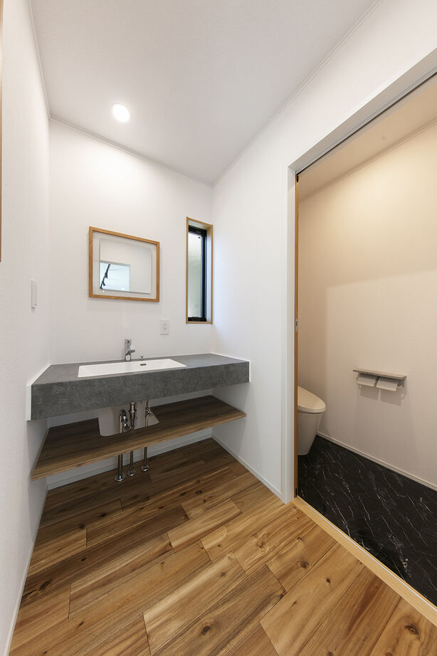 ひのき乃工房　ムクヤホーム 【土間／収納充実／間取図】土間とつながる開放的な間取りも高い断熱性能と自然素材で快適！の建築実例画像13