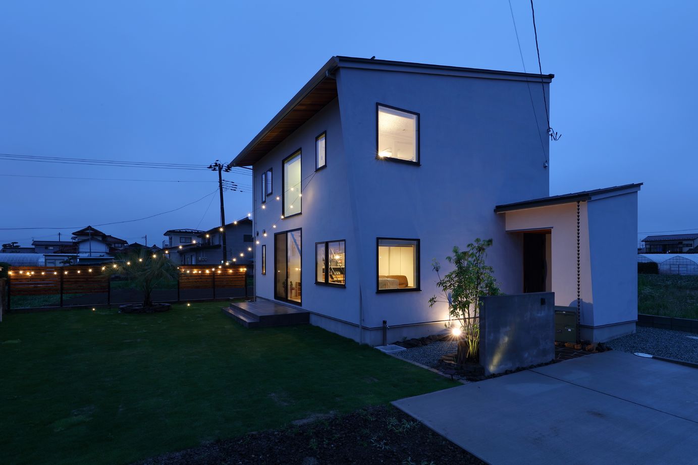 アサヒアレックス 【35.4坪｜3LDK｜吹抜け】昼夜で違った雰囲気を楽しむパッシブデザインハウスの建築実例画像1