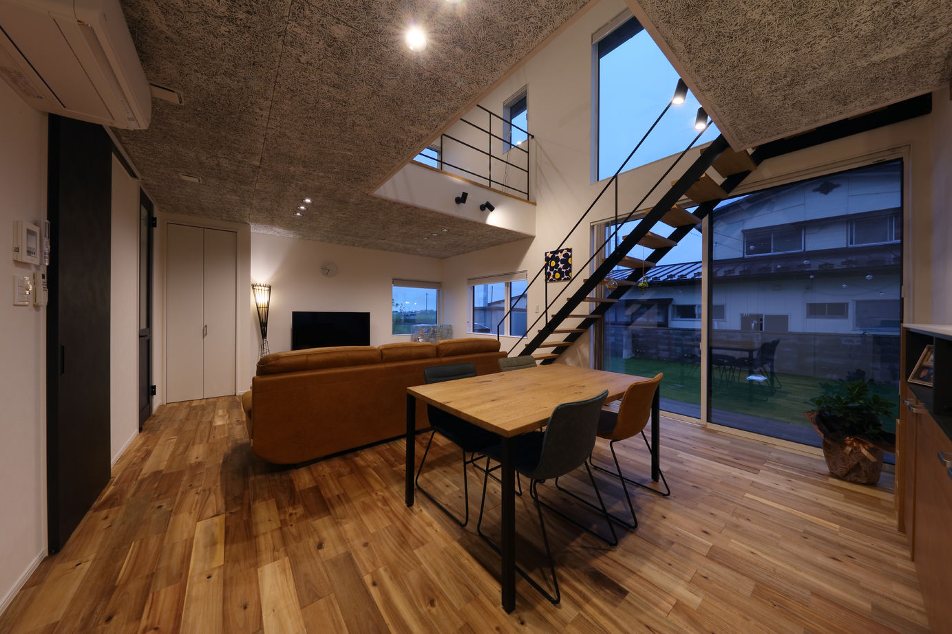 アサヒアレックス 【35.4坪｜3LDK｜吹抜け】昼夜で違った雰囲気を楽しむパッシブデザインハウスの建築実例画像8