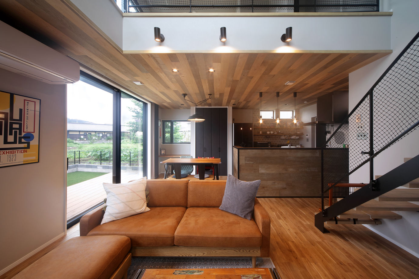 アサヒアレックス 【35.9坪｜3LDK】屋久島杉の映えるアメリカンヴィンテージな住まいの建築実例画像3